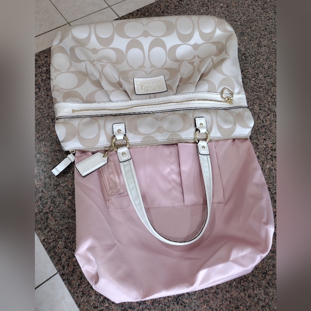 NWT Coach Poppy Daisy CC Cream khaki, White Patent Leather Trim Tote - Picture 10 of 16